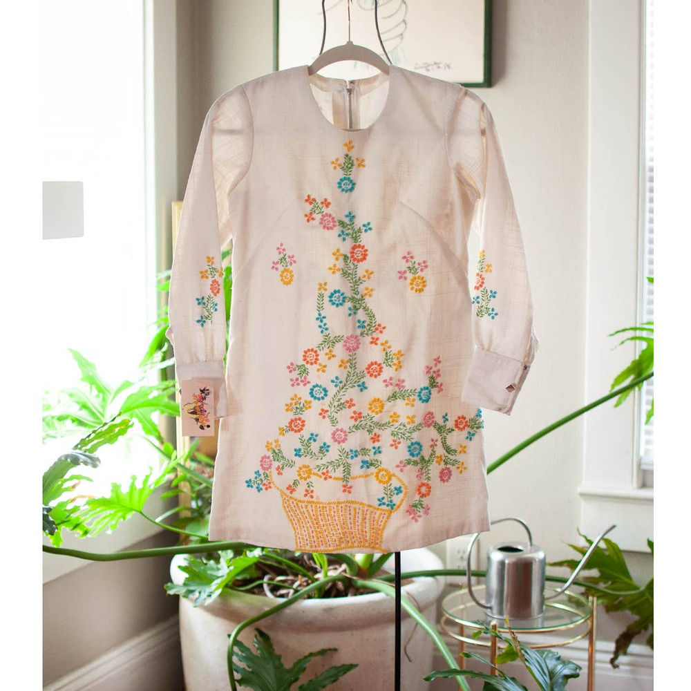 Vintage 60s mini tunic dress with basket and floral knot embroidery